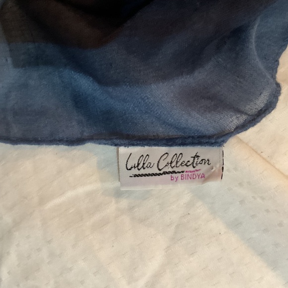 Stunning floral scarf - Picture 4 of 4